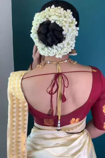 White red silk blend banarasi saree with unstitched blouse piece