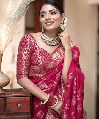 Rani pink silk blend banarasi saree with unstitched blouse piece 2