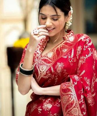 Red silk blend banarasi saree with unstitched blouse piece 1