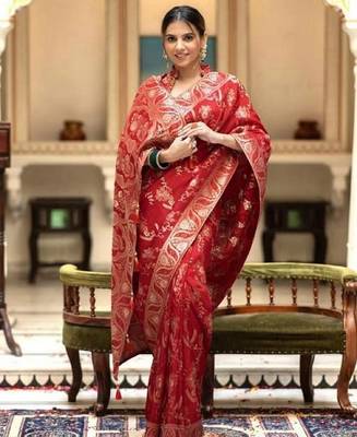 Red silk blend banarasi saree with unstitched blouse piece 2