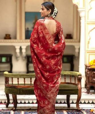 Red silk blend banarasi saree with unstitched blouse piece 3