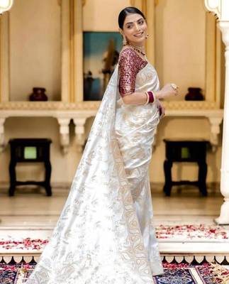 White silk blend banarasi saree with unstitched blouse piece 3