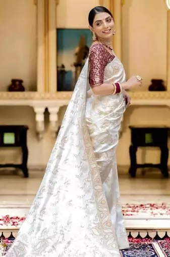 White silk blend banarasi saree with unstitched blouse piece