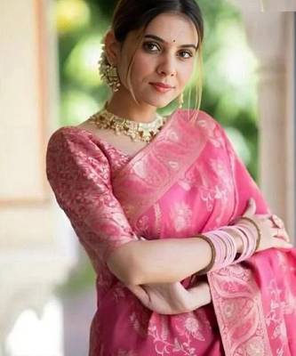 Pink silk blend banarasi saree with unstitched blouse piece 2