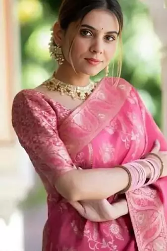 Pink silk blend banarasi saree with unstitched blouse piece