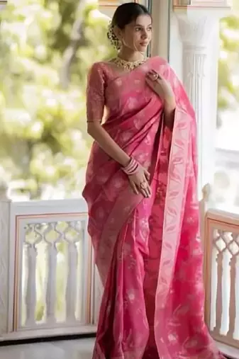 Pink silk blend banarasi saree with unstitched blouse piece