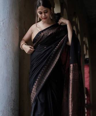 Black silk blend banarasi saree with unstitched blouse piece 5