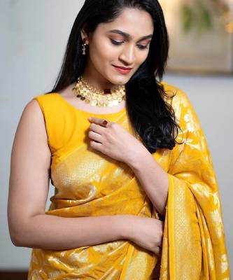 Yellow linen blend banarasi saree with unstitched blouse piece 4