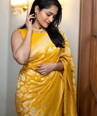 Yellow linen blend banarasi saree with unstitched blouse piece 5