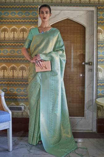 Traditional handloom weaving saree with rich pallu & elegant finish