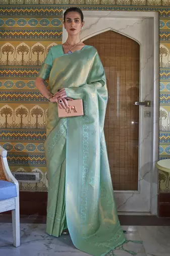 Traditional handloom weaving saree with rich pallu & elegant finish