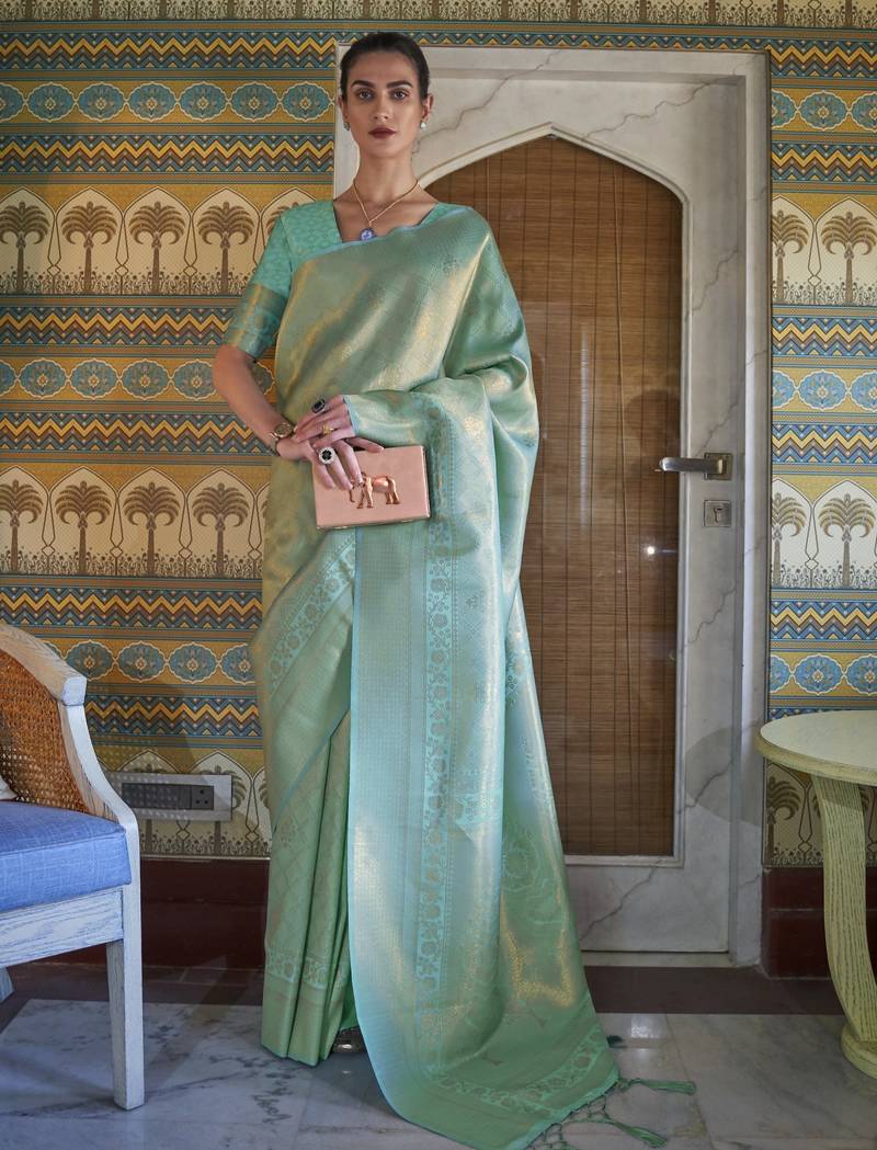 Traditional handloom weaving saree with rich pallu & elegant finish