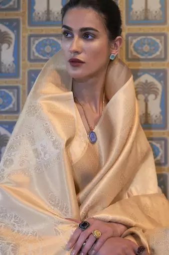  weaving saree with rich pallu & elegant finish