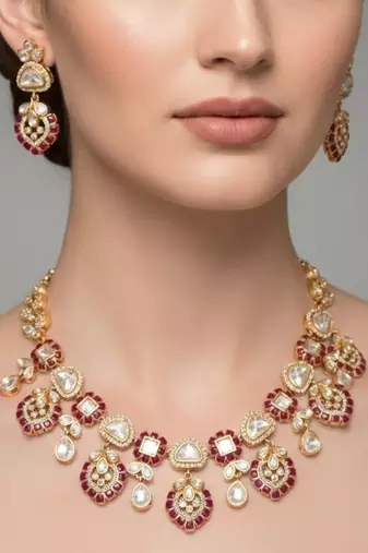 Maroon beaded necklace with earring