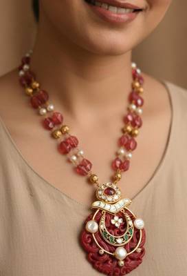 Red pearl necklaces 2