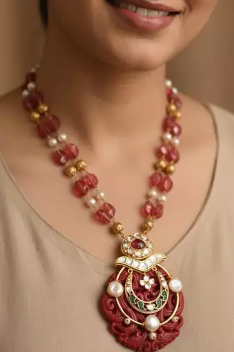 Red pearl necklaces