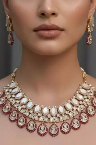 Brown pearl necklace with earring