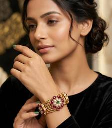 Maroon pearl bangle