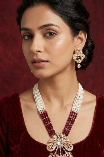 Maroon studded necklaces