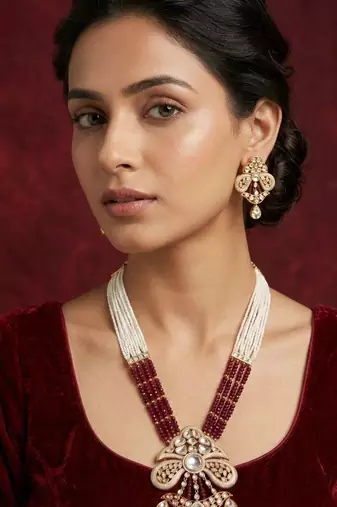 Maroon studded necklaces