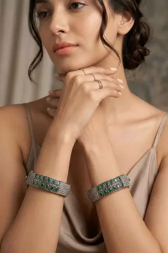 Green gold plated bangle