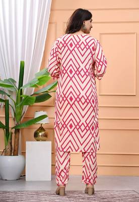 Women's Rayon Printed Ethnic Kurti With Printed Pant Set 3