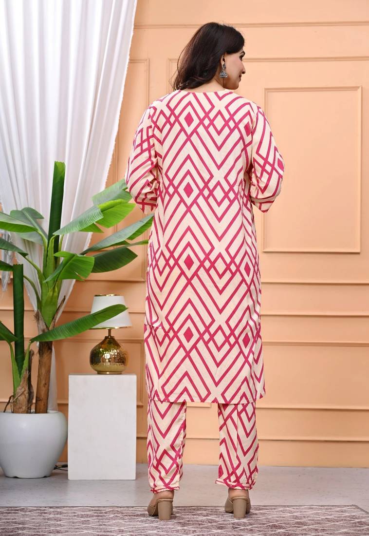 Women's Rayon Printed Ethnic Kurti With Printed Pant Set