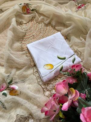 Off White  Color  elegant flower handprint & brush print Work Silk Saree 3