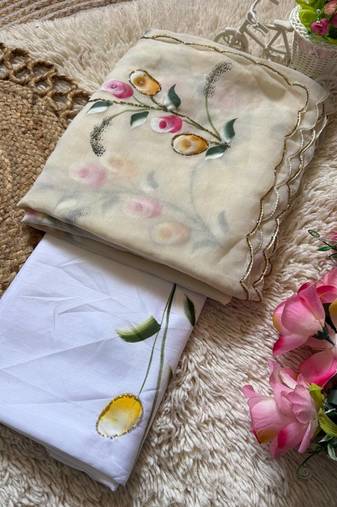 Off White  Color  elegant flower handprint & brush print Work Silk Saree