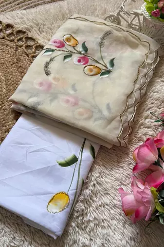 Off White  Color  elegant flower handprint & brush print Work Silk Saree