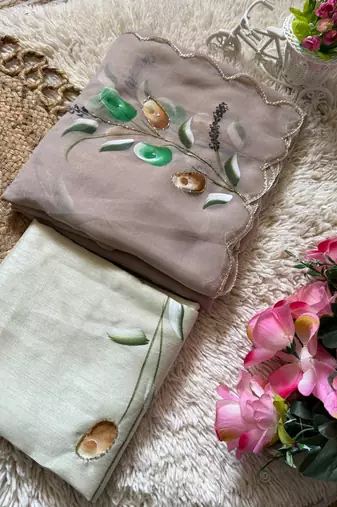 Grey  Color  elegant flower handprint & brush print Work Silk Saree