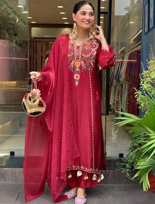 Maroon p.v chanderi heavy thread embroidery work kurta pant set 1