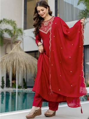 Red vichitra silk heavy thread embroidery work kurta pant set 2