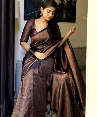 Black silk blend banarasi saree with unstitched blouse piece 2