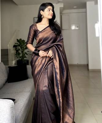 Black silk blend banarasi saree with unstitched blouse piece 3