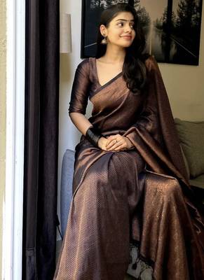 Black silk blend banarasi saree with unstitched blouse piece 4