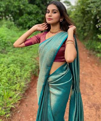 Ghreen silk blend banarasi saree with unstitched blouse piece 1