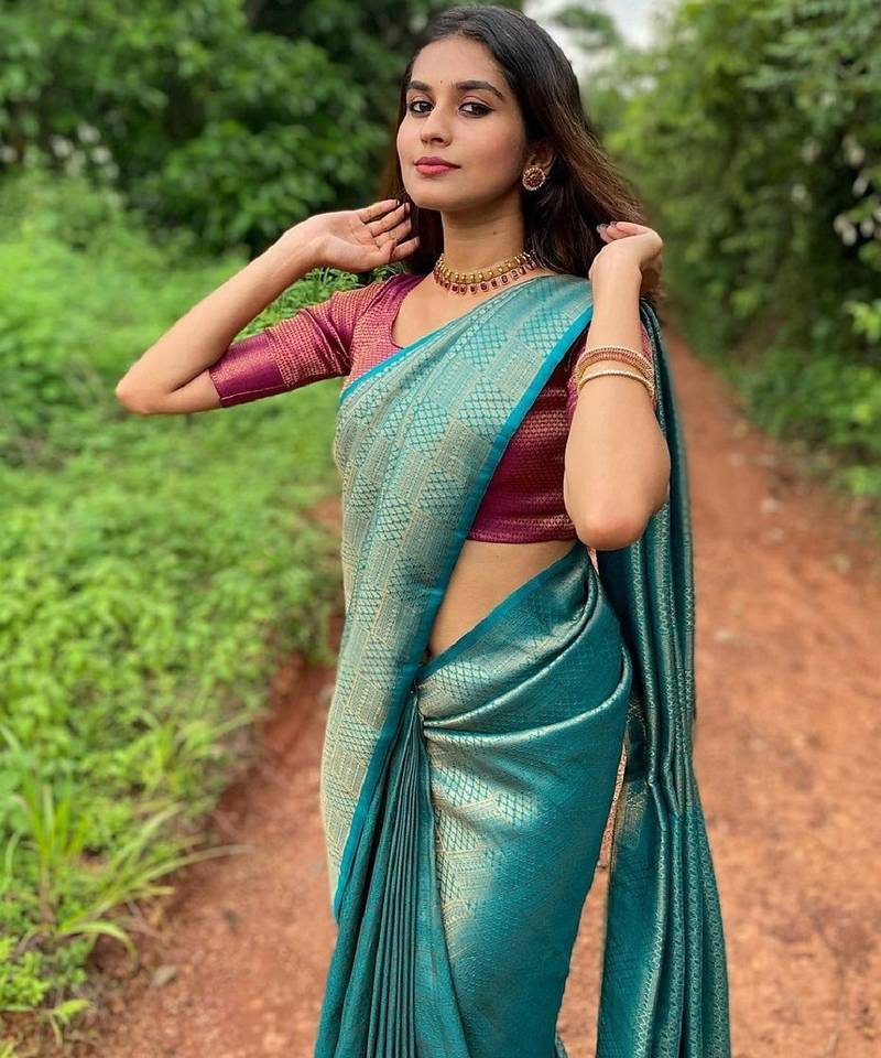 Ghreen soft silk blend banarasi jacuard work designer party wear saree with unstitched blouse piece