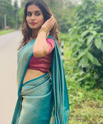 Ghreen silk blend banarasi saree with unstitched blouse piece 3