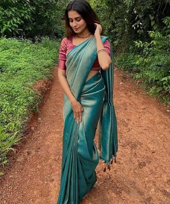 Ghreen silk blend banarasi saree with unstitched blouse piece 4