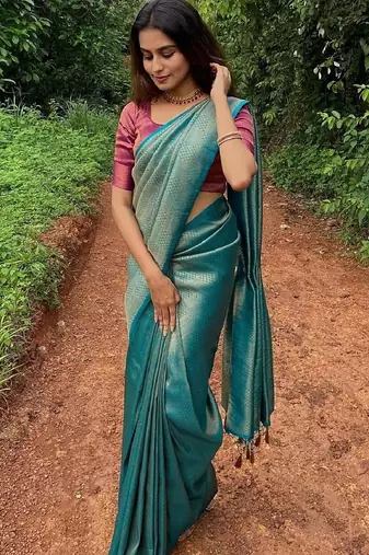 Ghreen silk blend banarasi saree with unstitched blouse piece