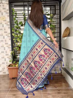 Blue cotton bandhej jacquard thread weaving saree with contrast blouse piece 2