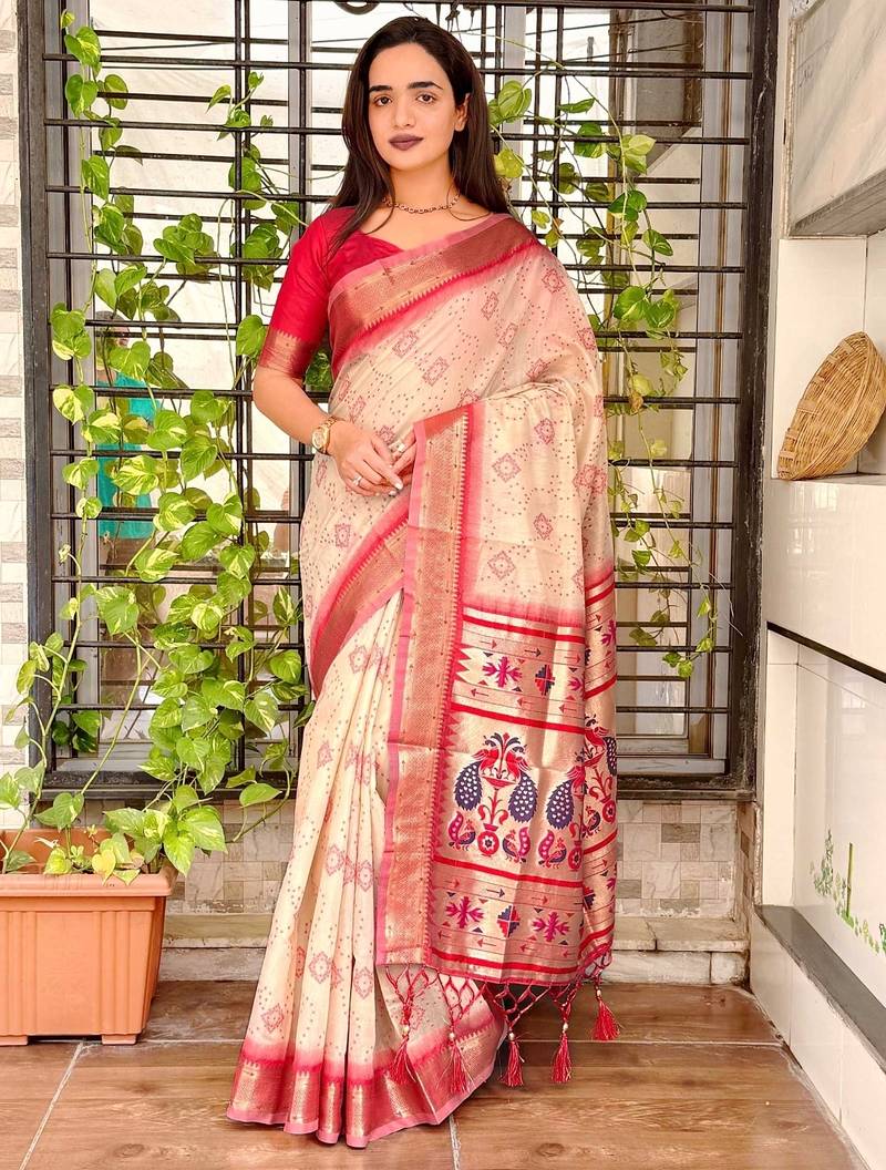 Off white cotton bandhej jacquard thread weaving saree with contrast blouse piece