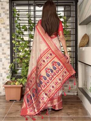 Off white cotton bandhej jacquard thread weaving saree with contrast blouse piece 2