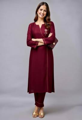 Maroon embroidered rayon kurta set 2