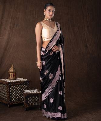 black handloom banarasi silk saree with zari border 3