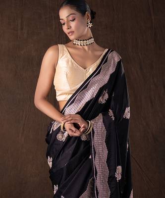 black handloom banarasi silk saree with zari border 4