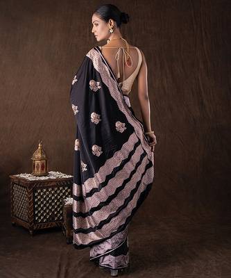 black handloom banarasi silk saree with zari border 5