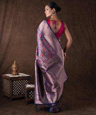 navy blue handloom kanchipuram silk saree with motifs 5