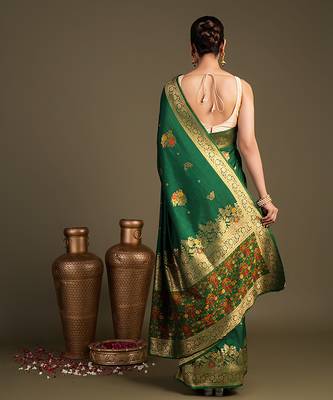 green handloom pure silk saree with rich zari border 2